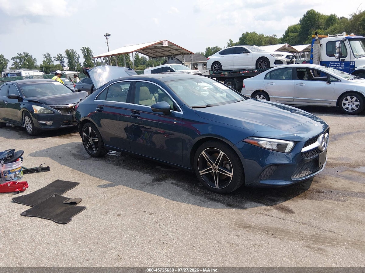 2022 MERCEDES-BENZ A 220