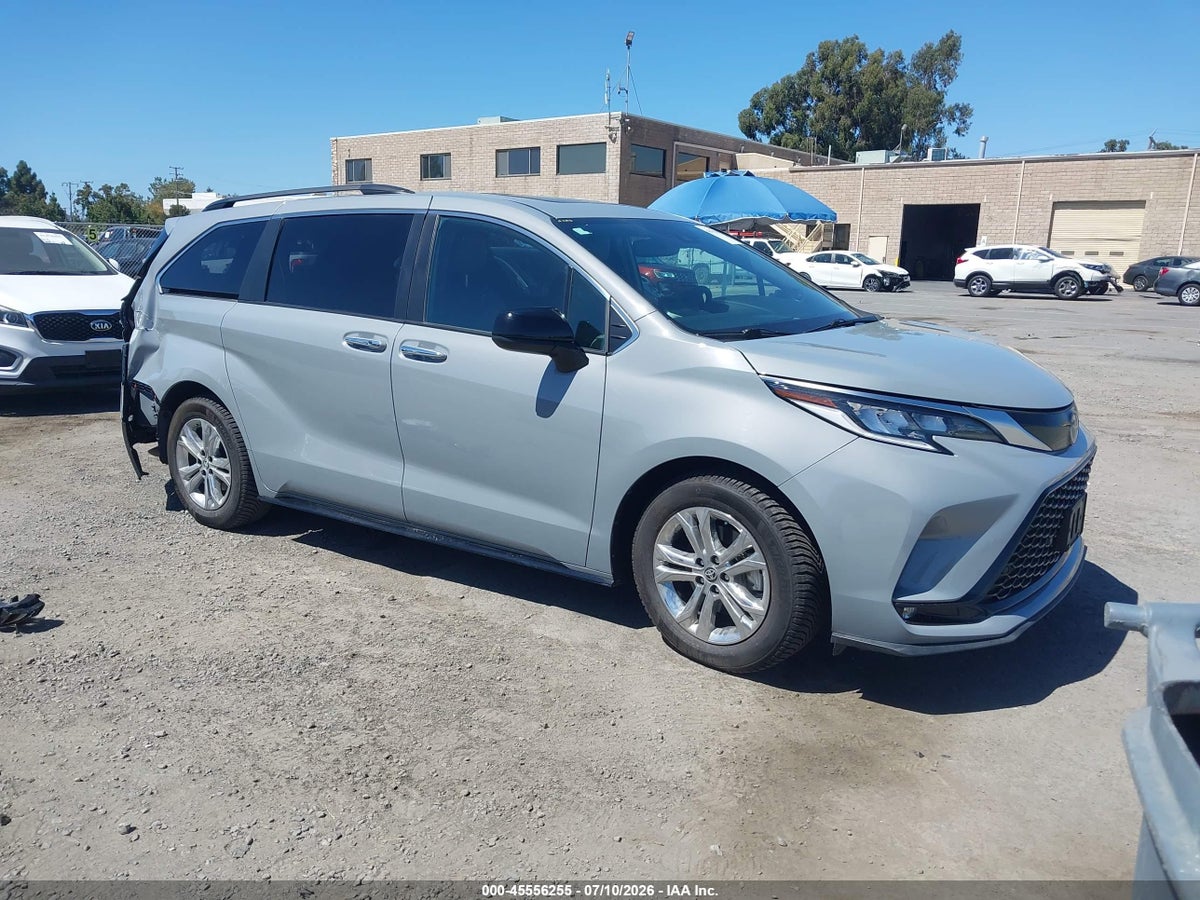 2023 TOYOTA SIENNA XSE