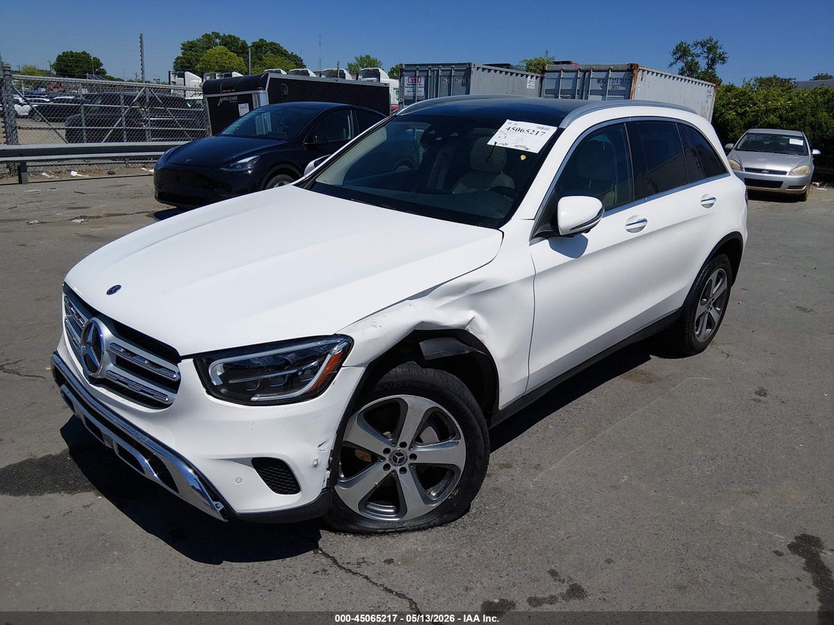 2021 MERCEDES-BENZ GLC 300 SUV — снимка 2