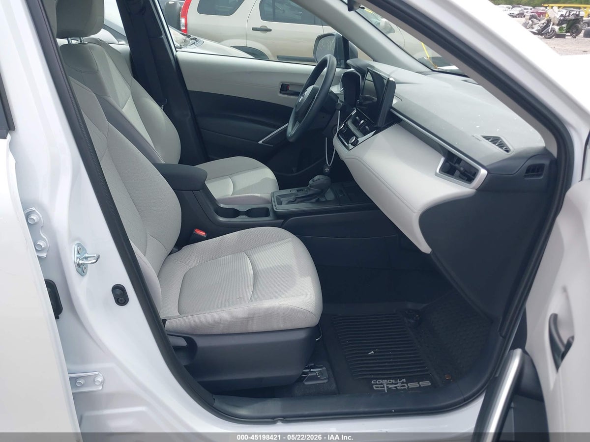 2026 TOYOTA COROLLA CROSS L — снимка 5