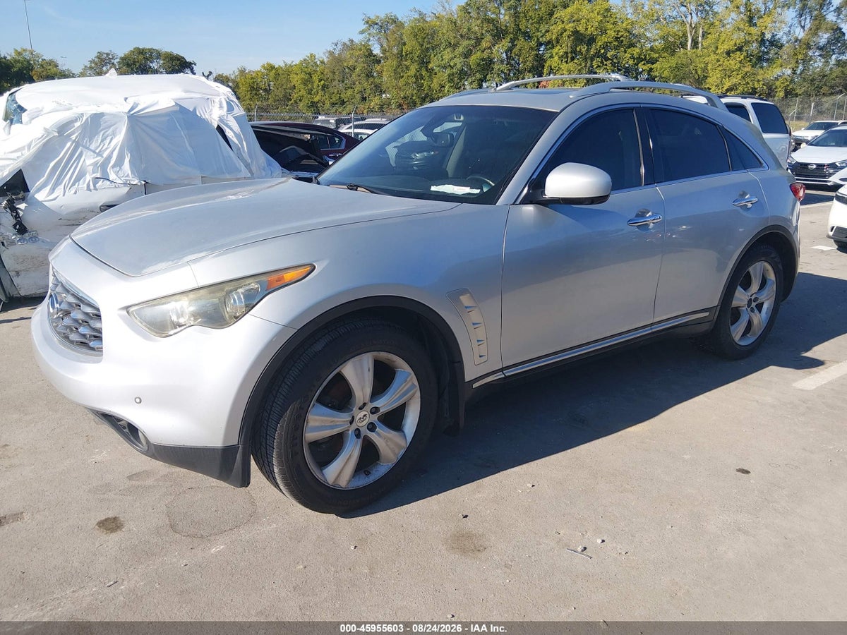 2011 INFINITI FX35 — photo 2