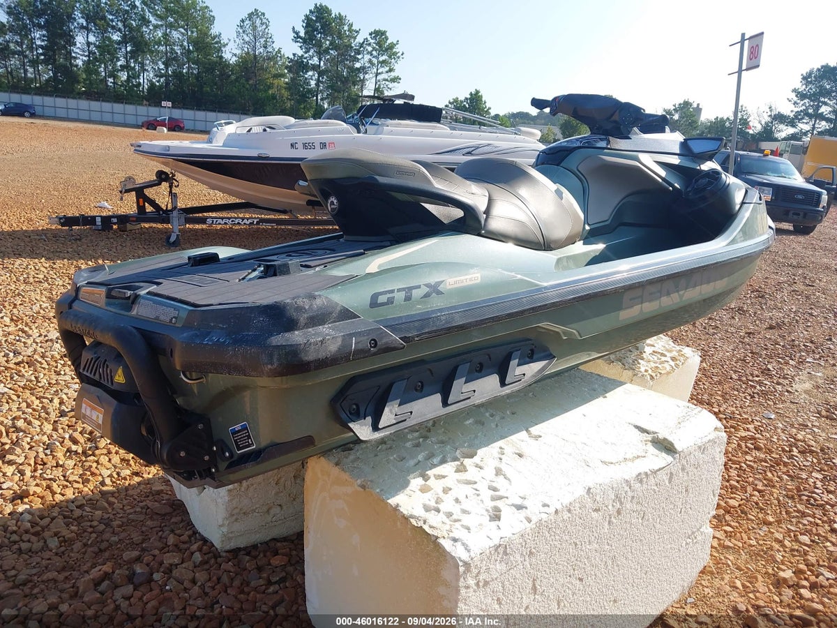 2022 SEADOO GTX-300 LIMITED — photo 4