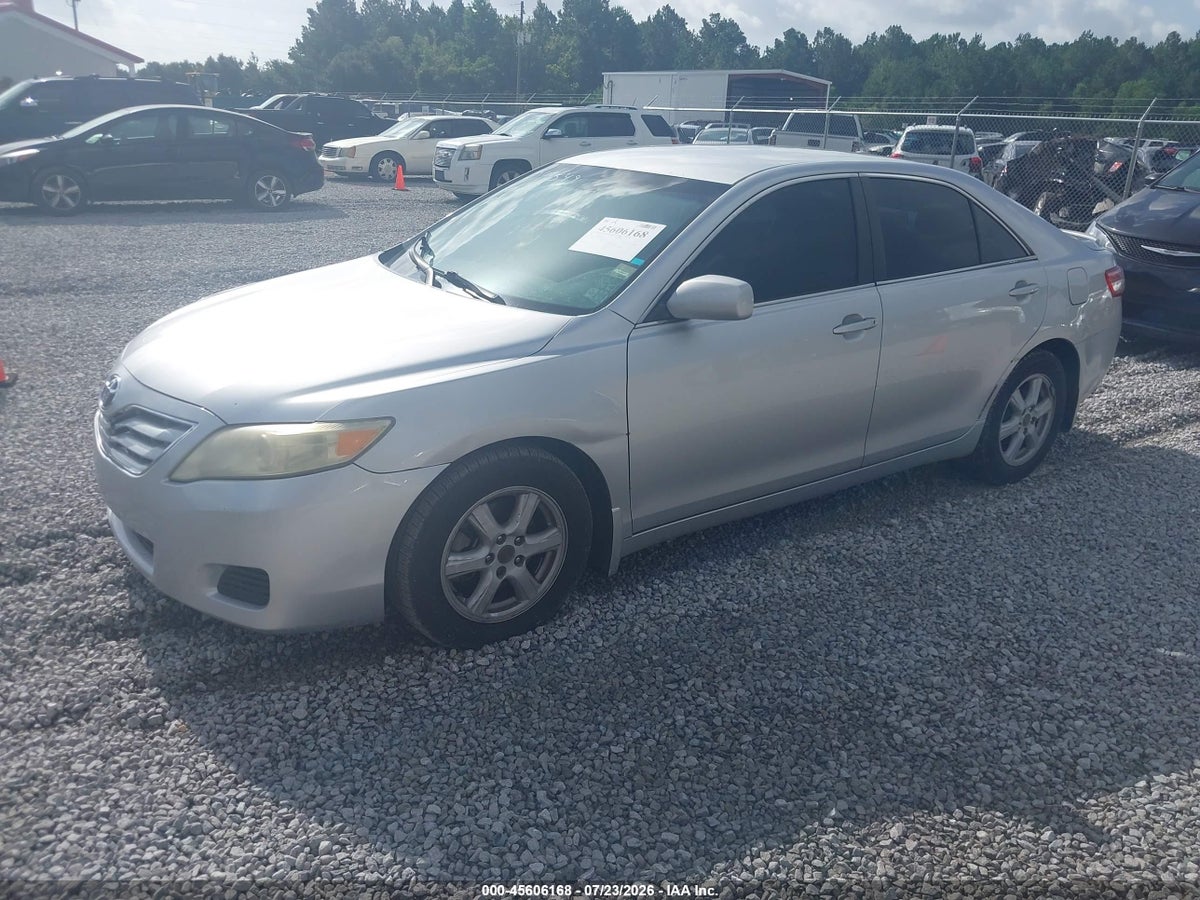 2010 TOYOTA CAMRY LE — снимка 2