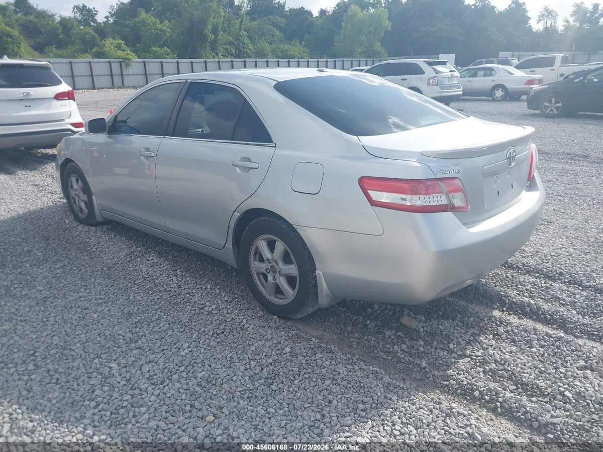 2010 TOYOTA CAMRY LE — снимка 3