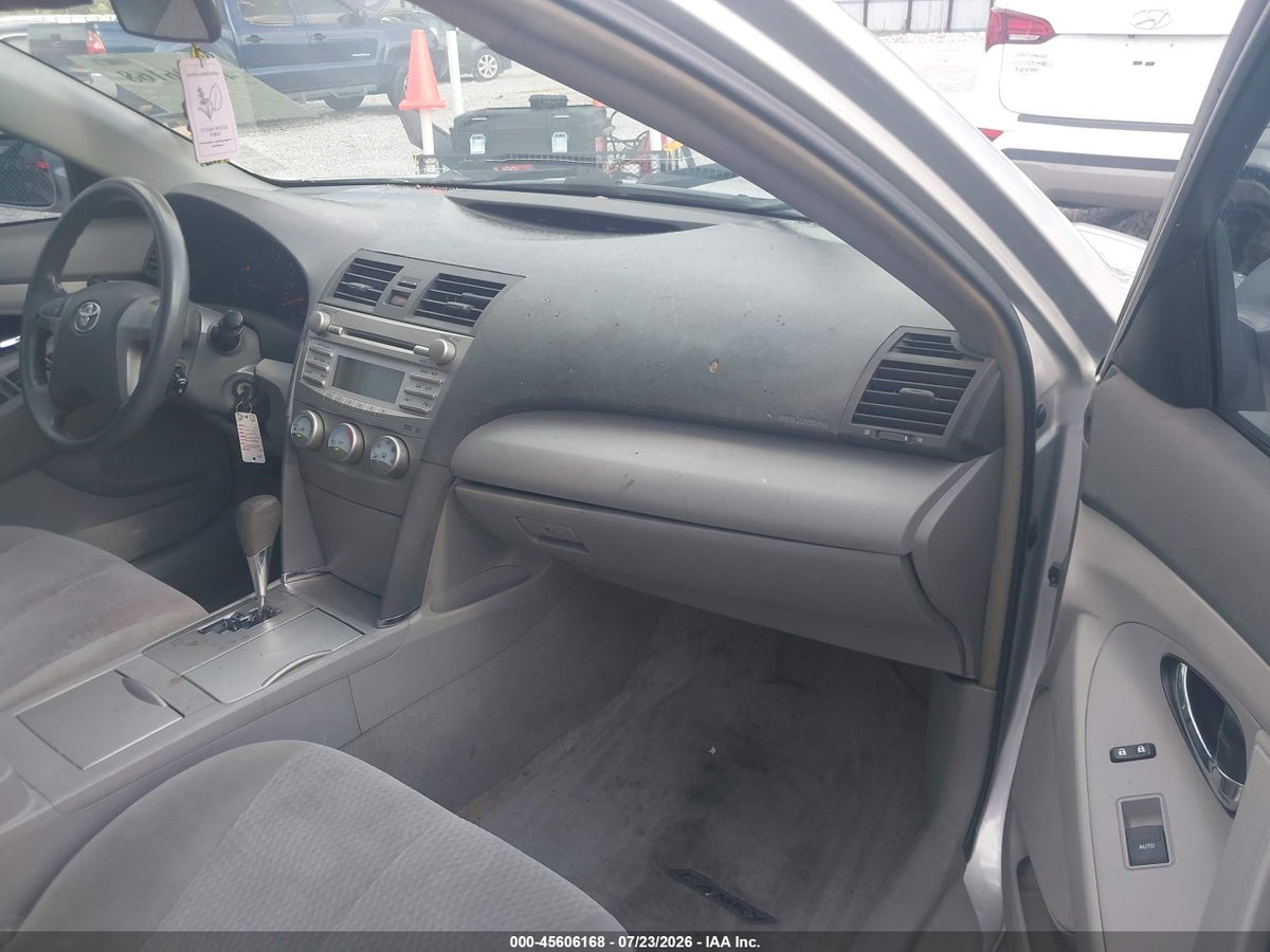 2010 TOYOTA CAMRY LE — снимка 5