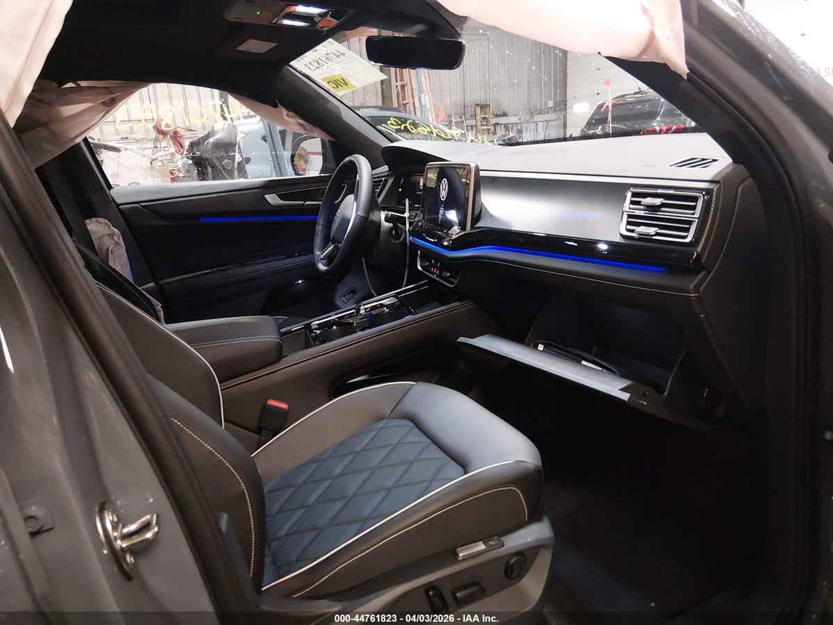 2026 VOLKSWAGEN ATLAS CROSS SPORT SEL PREMIUM R-LINE — снимка 5