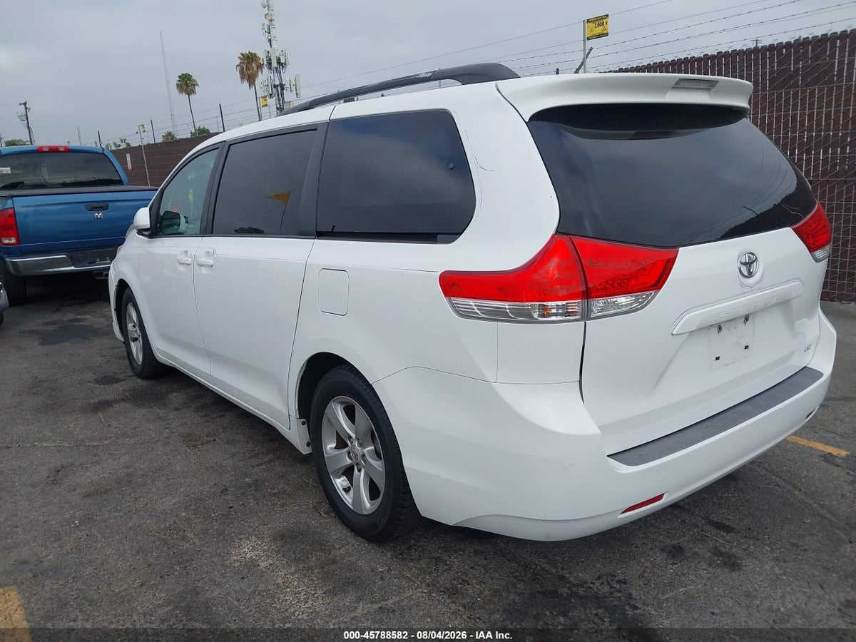 2013 TOYOTA SIENNA LE V6 8 PASSENGER — снимка 3