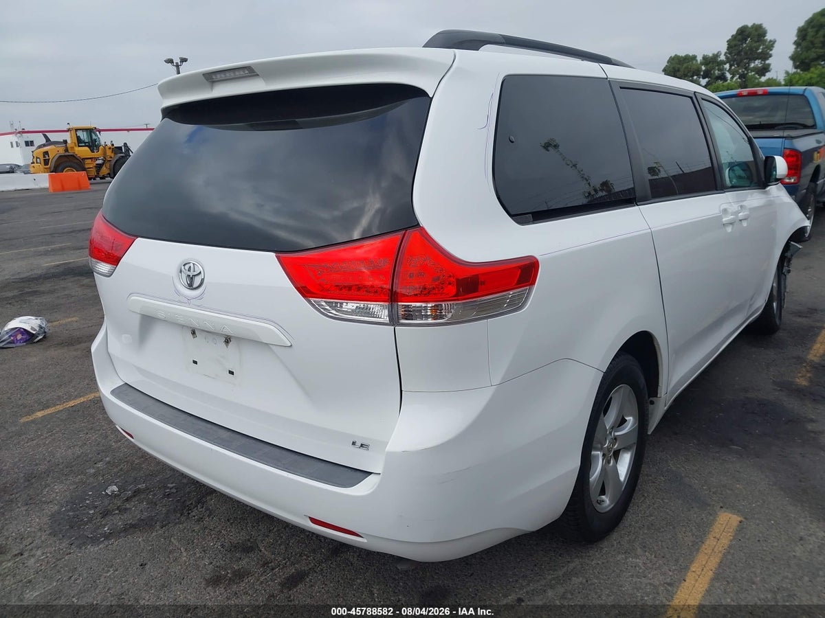 2013 TOYOTA SIENNA LE V6 8 PASSENGER — снимка 4