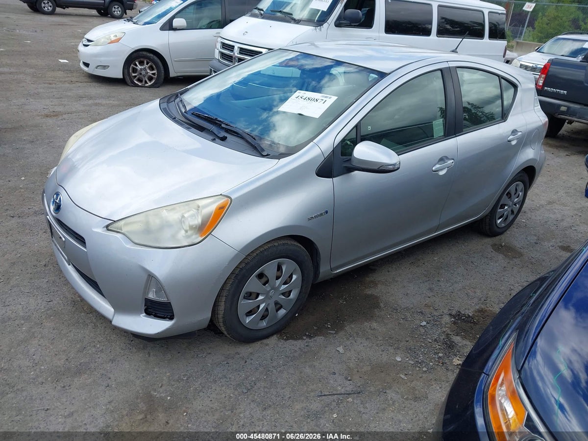2013 TOYOTA PRIUS C TWO — снимка 2
