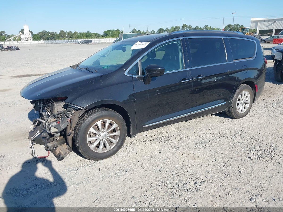 2019 CHRYSLER PACIFICA TOURING L — снимка 2