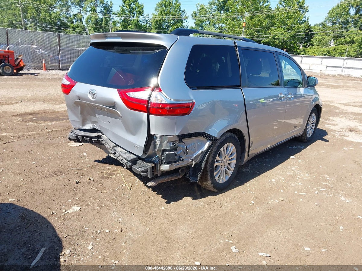 2015 TOYOTA SIENNA XLE PREMIUM 8 PASSENGER — снимка 4