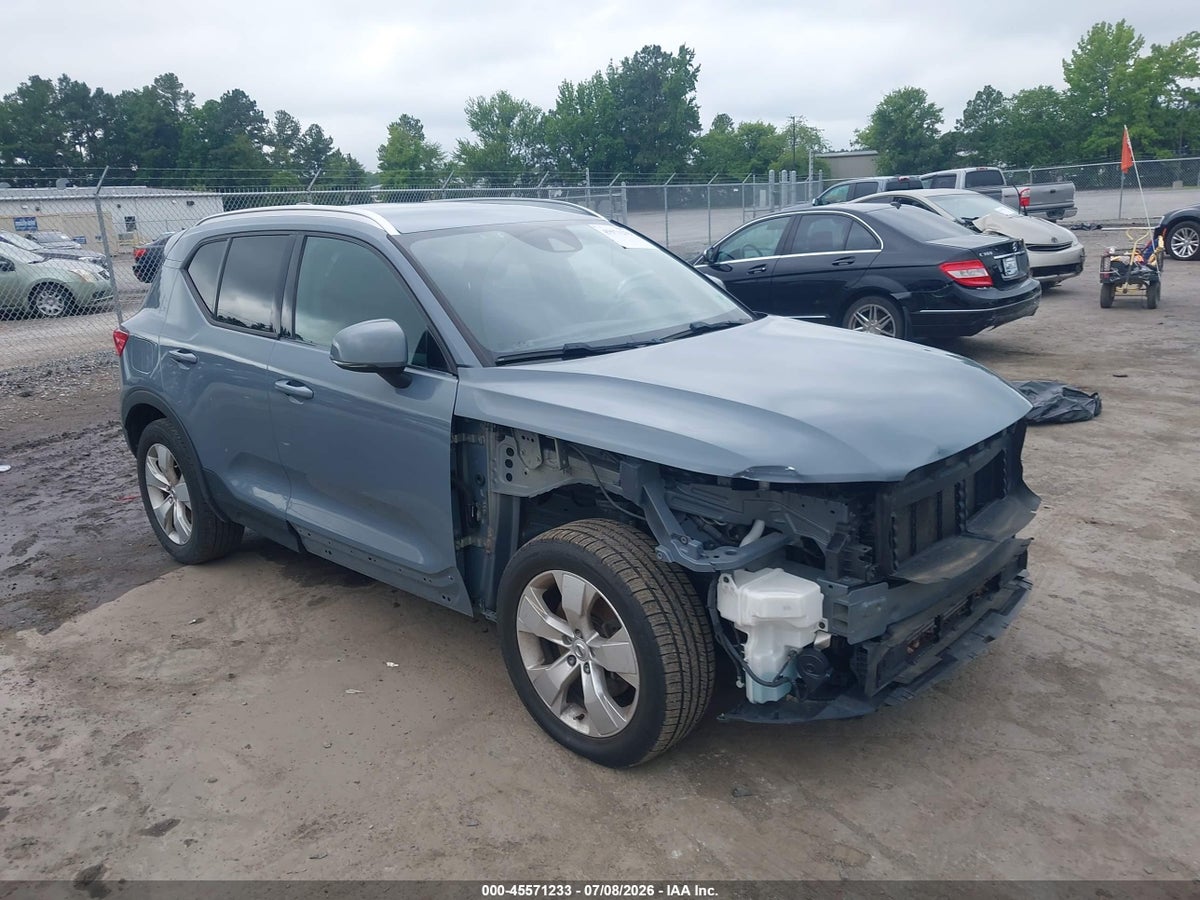 2020 VOLVO XC40 T5 MOMENTUM