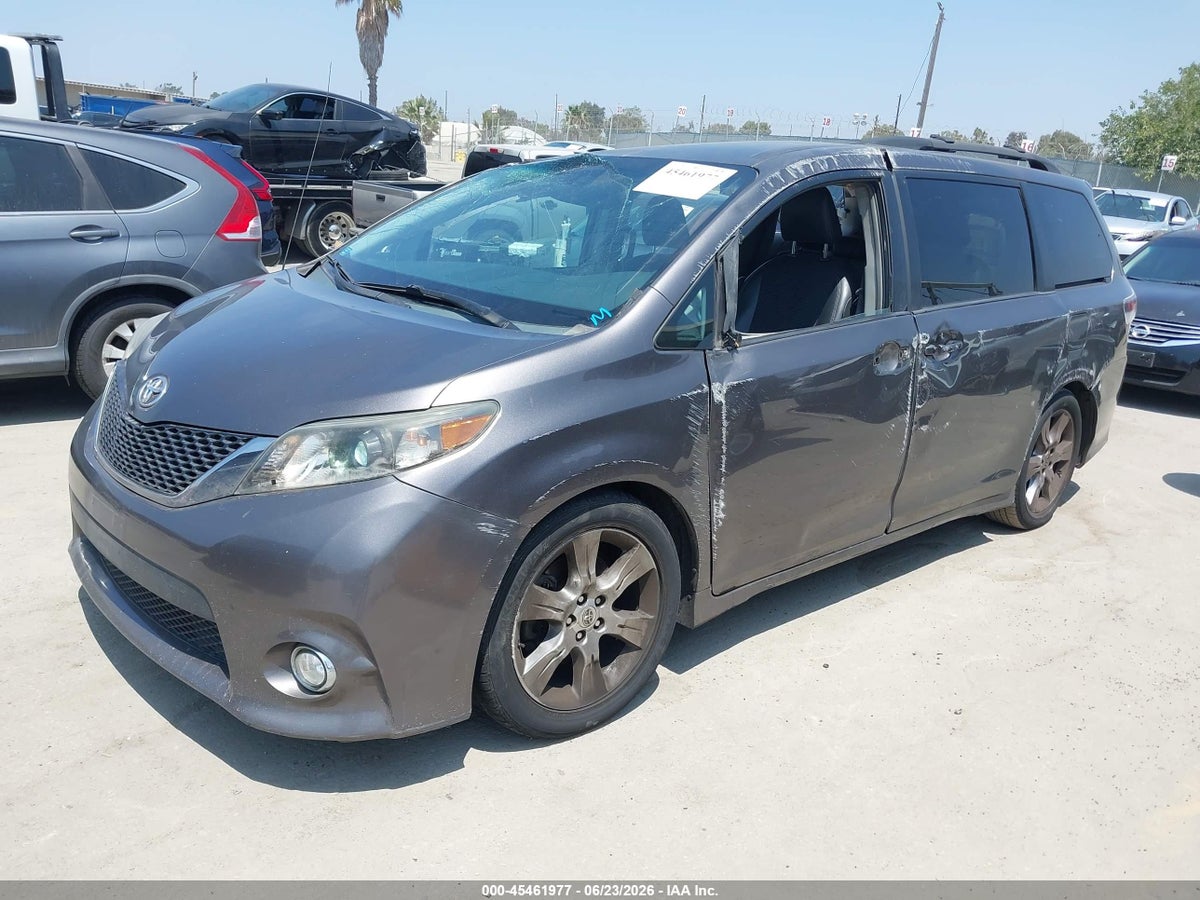 2012 TOYOTA SIENNA SE 8 PASSENGER — снимка 2