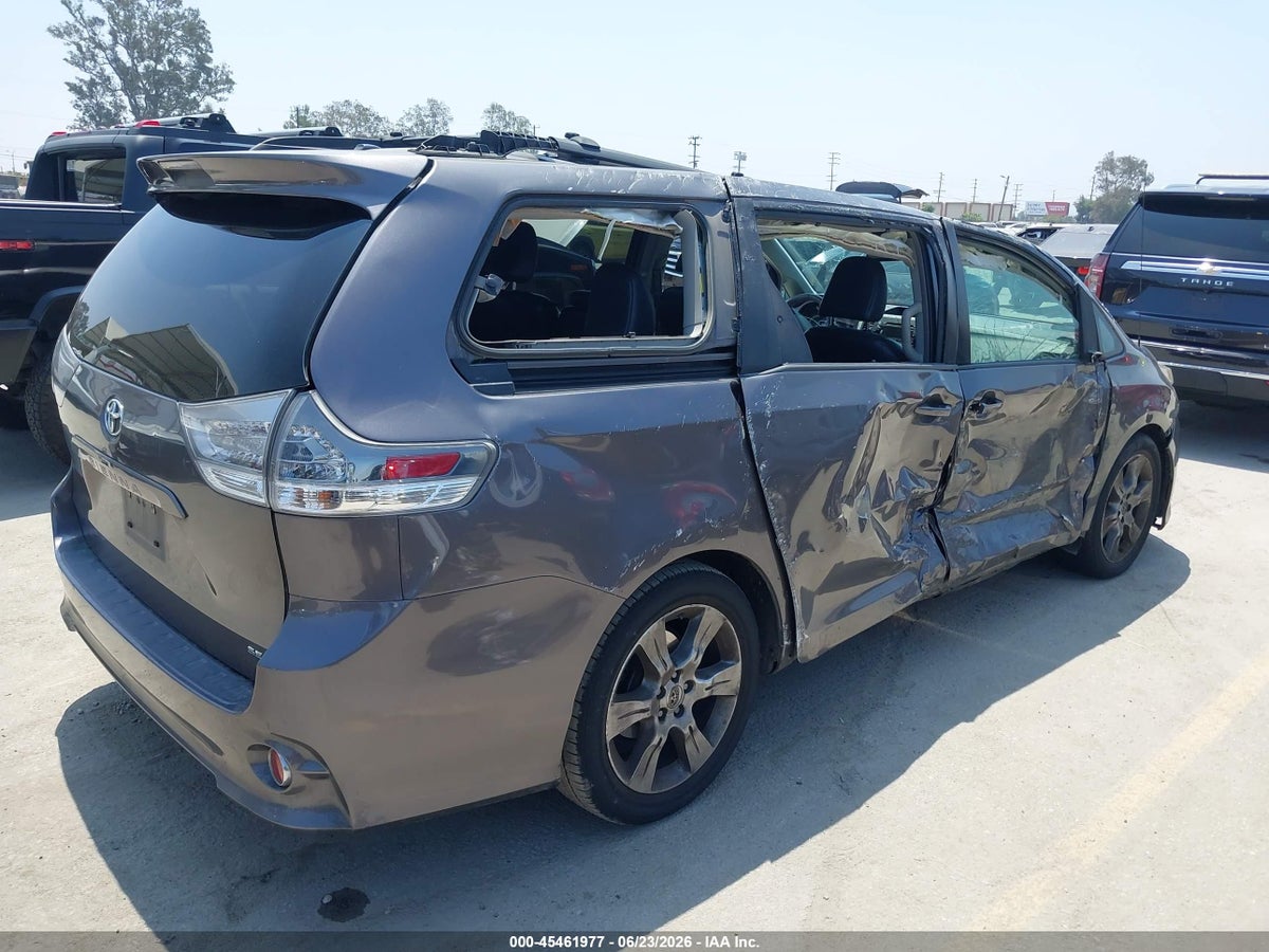 2012 TOYOTA SIENNA SE 8 PASSENGER — снимка 4