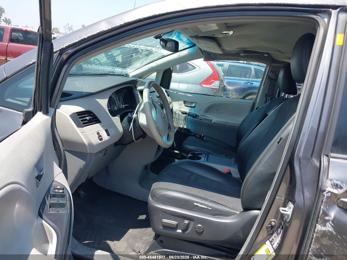 2012 TOYOTA SIENNA SE 8 PASSENGER — снимка 5