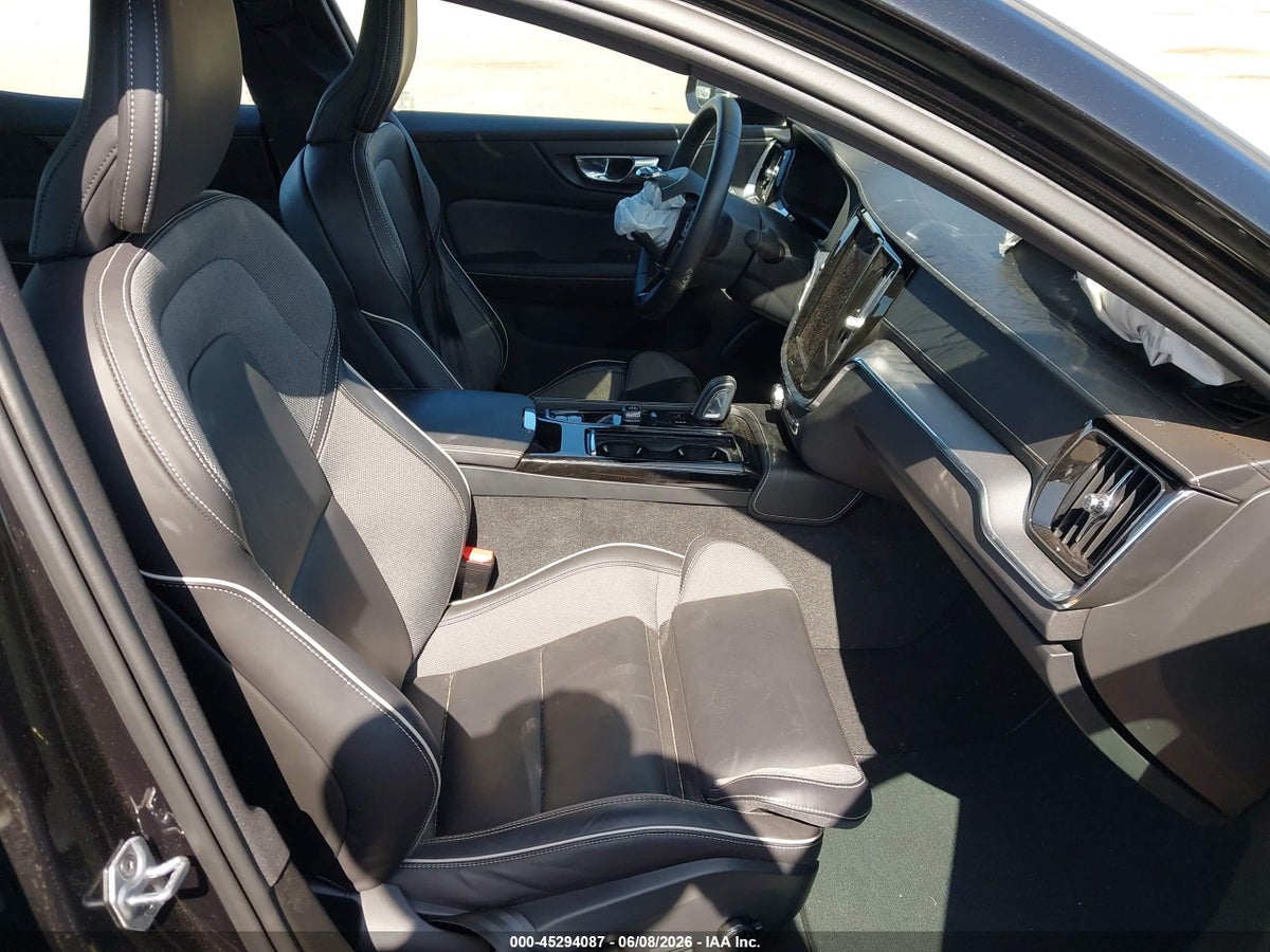 2022 VOLVO S60 RECHARGE PLUG-IN HYBRID T8 BLACK EDITION R-DESIGN EXTENDED RANGE — снимка 5