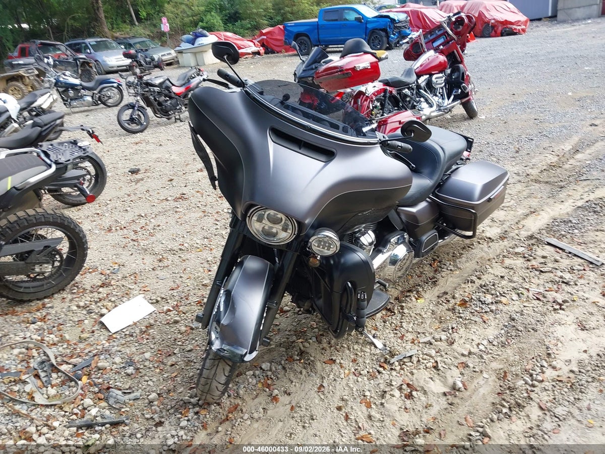 2017 HARLEY-DAVIDSON FLHTK ULTRA LIMITED — photo 2