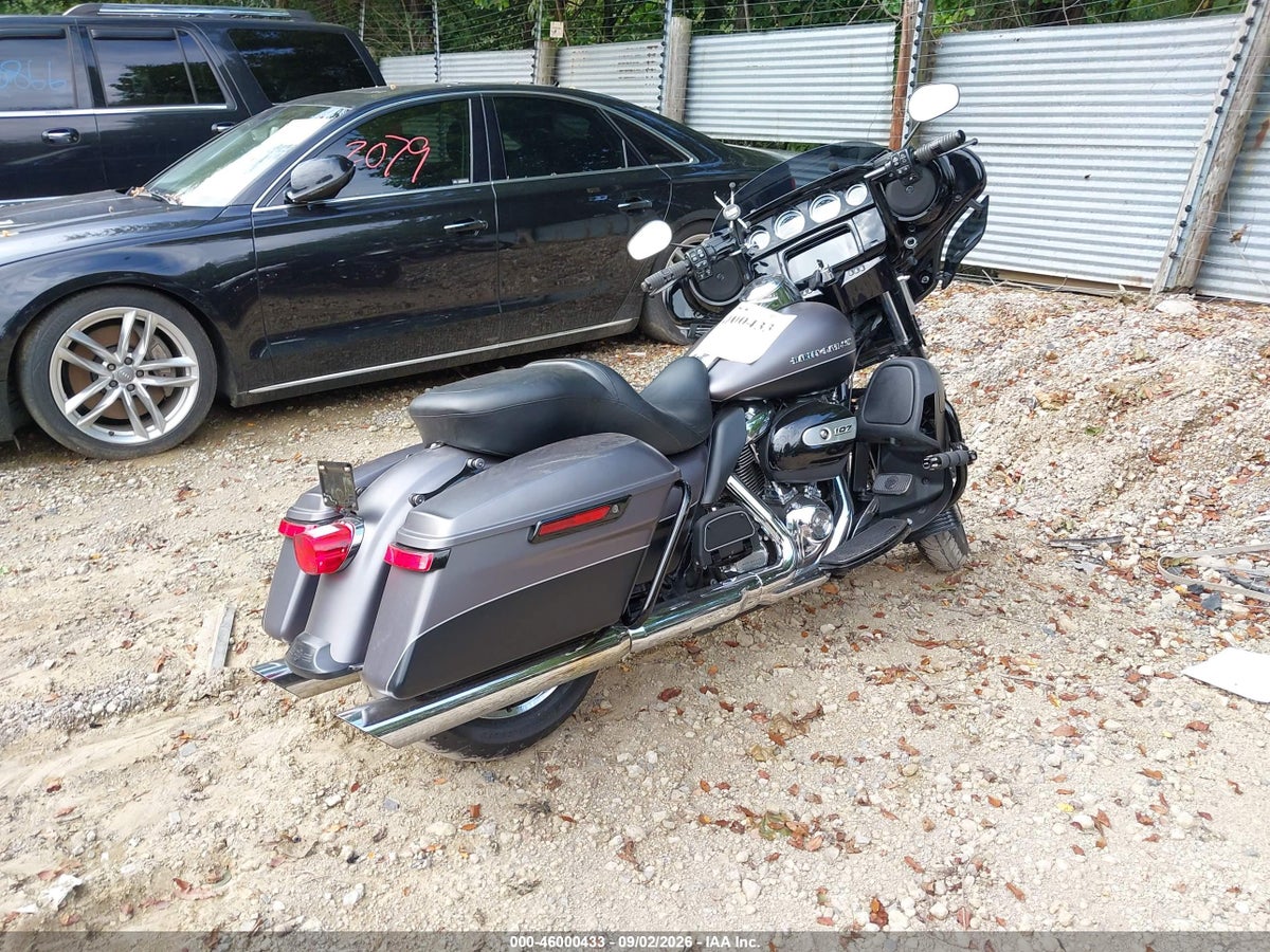 2017 HARLEY-DAVIDSON FLHTK ULTRA LIMITED — photo 4