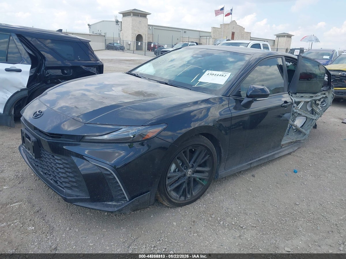 2025 TOYOTA CAMRY SE — снимка 2