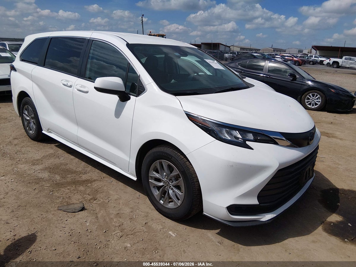 2022 TOYOTA SIENNA LE
