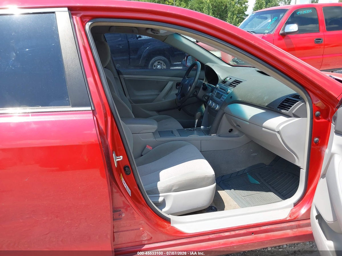 2010 TOYOTA CAMRY LE — снимка 5
