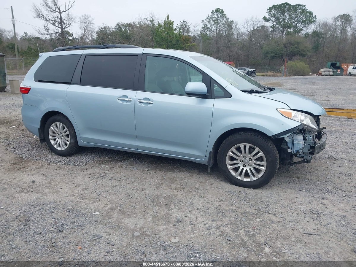 2017 TOYOTA SIENNA XLE 8 PASSENGER