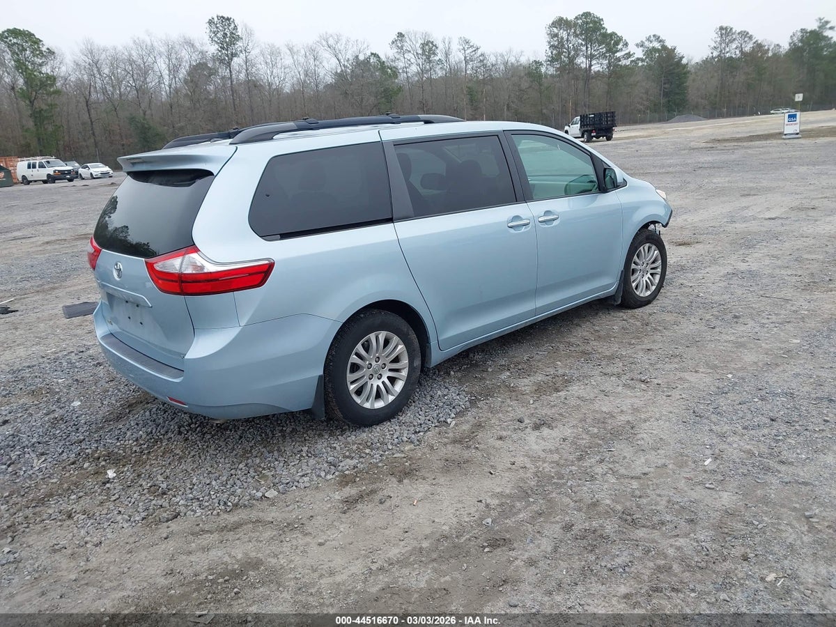 2017 TOYOTA SIENNA XLE 8 PASSENGER — снимка 4