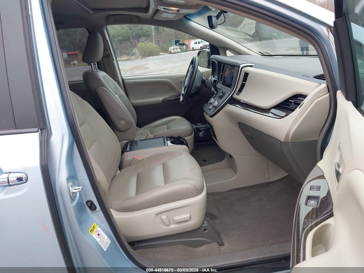 2017 TOYOTA SIENNA XLE 8 PASSENGER — снимка 5