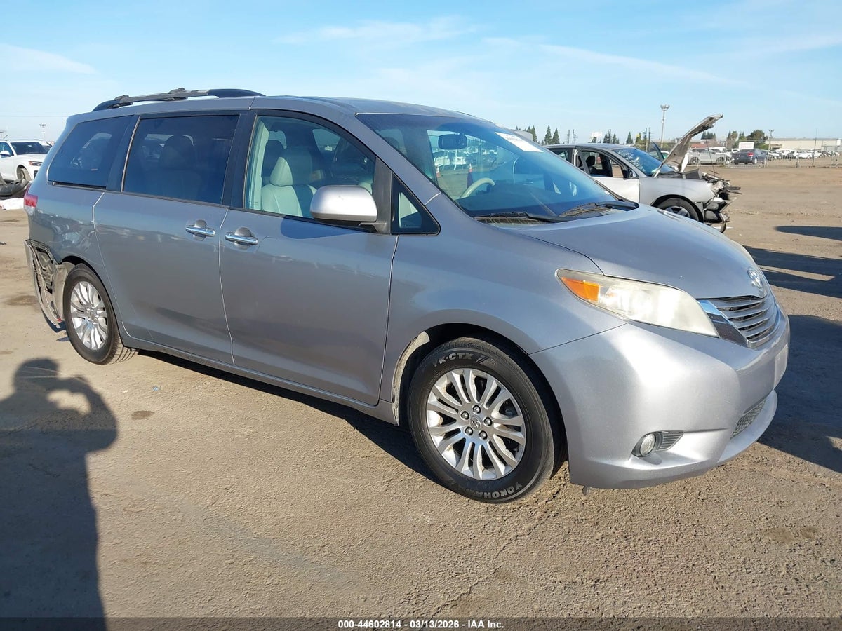 2011 TOYOTA SIENNA XLE V6