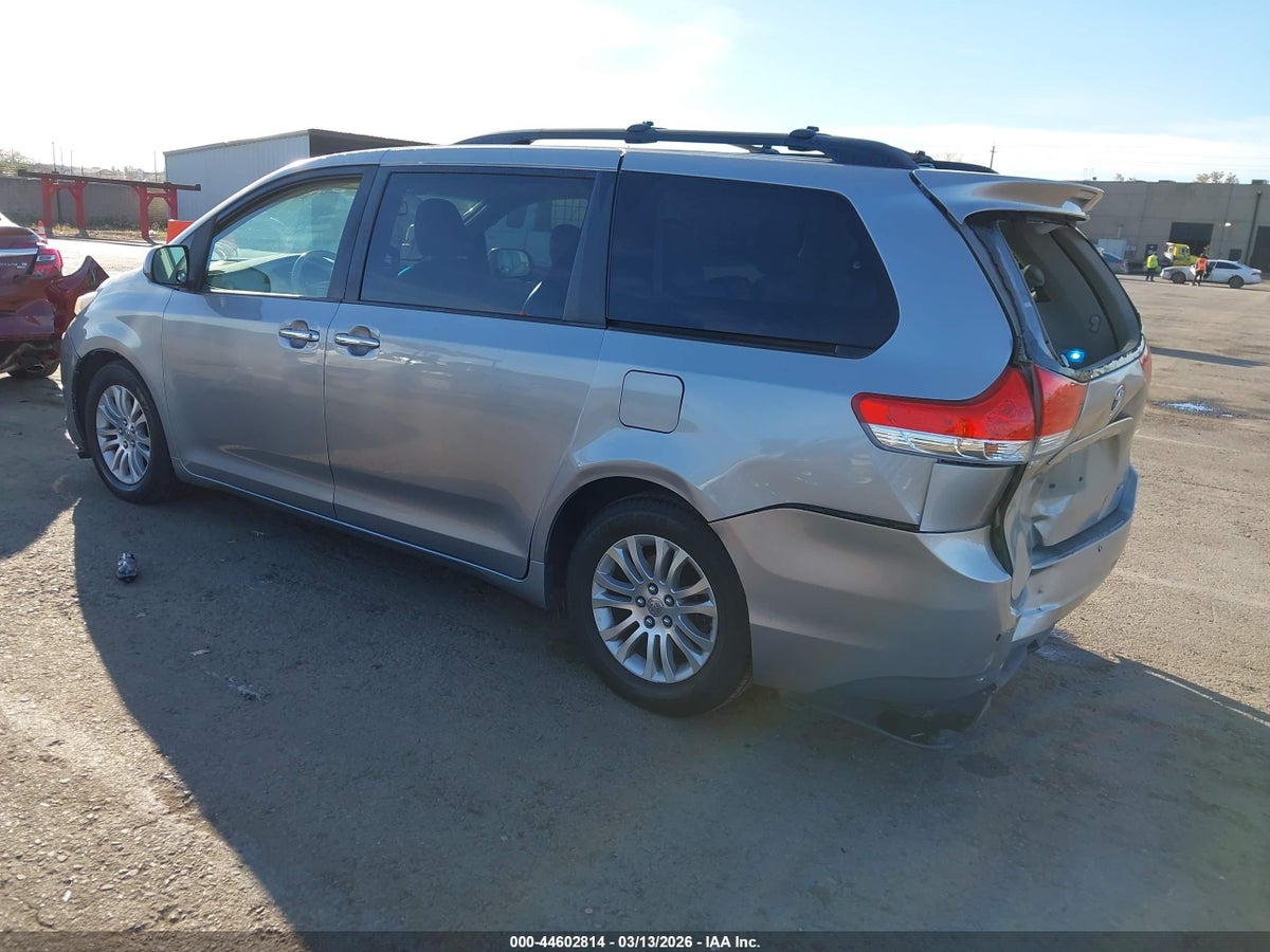 2011 TOYOTA SIENNA XLE V6 — снимка 3