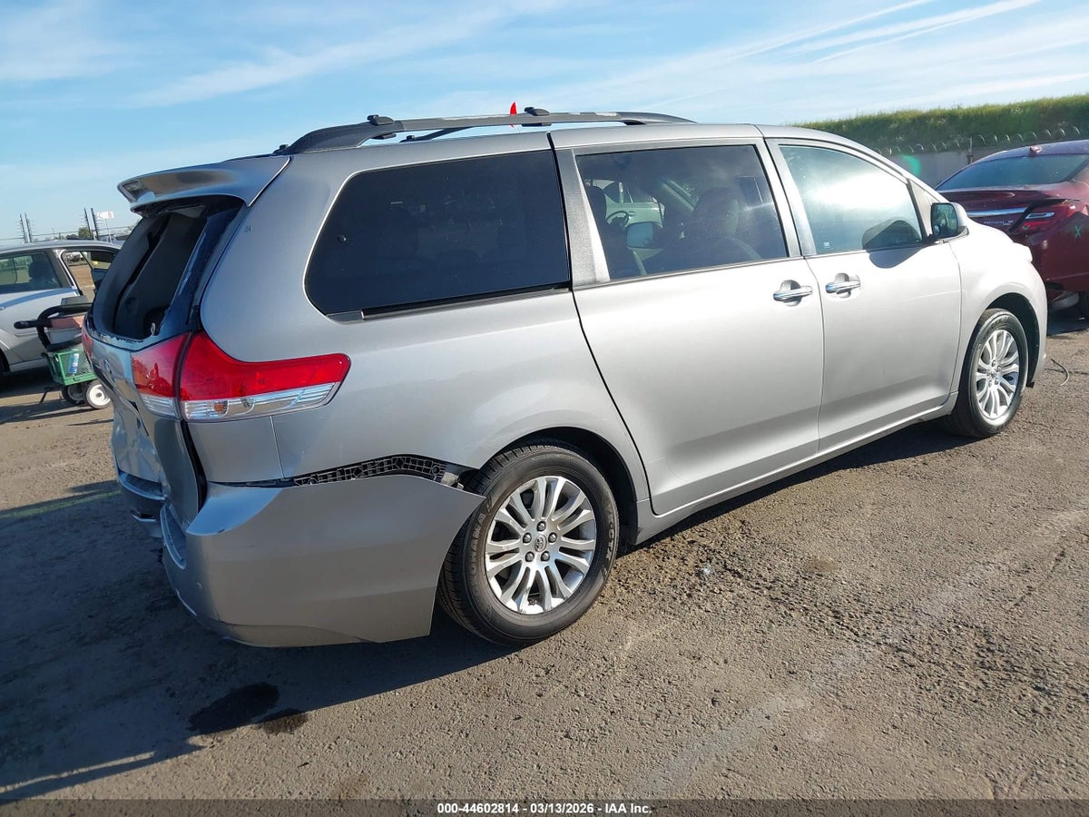 2011 TOYOTA SIENNA XLE V6 — снимка 4