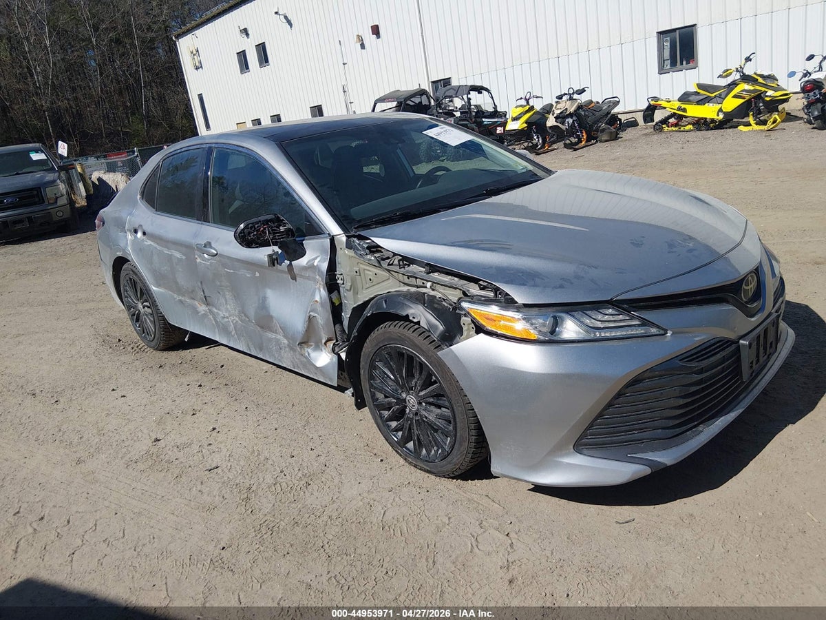 2020 TOYOTA CAMRY XLE