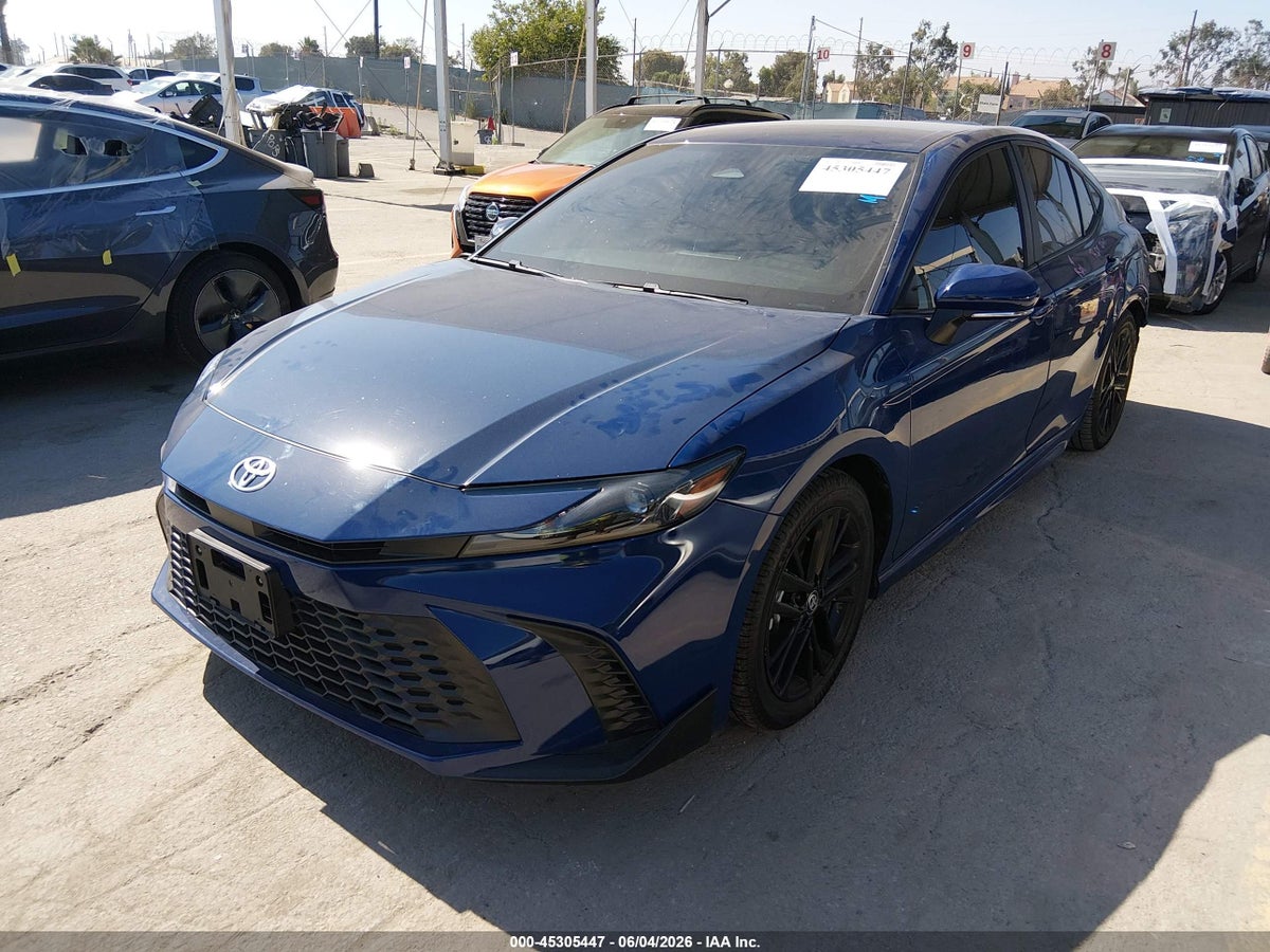 2025 TOYOTA CAMRY SE — снимка 2
