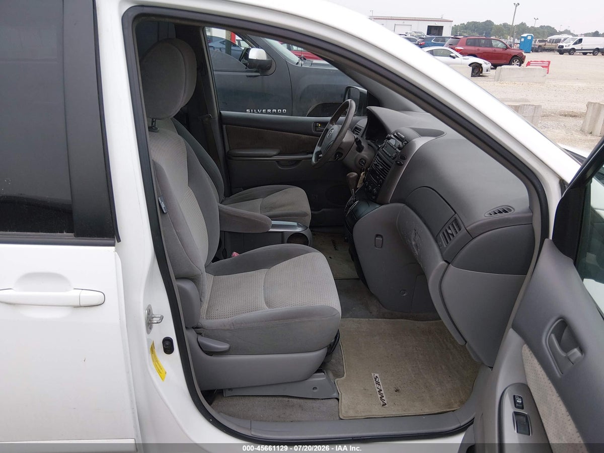 2010 TOYOTA SIENNA LE — снимка 5