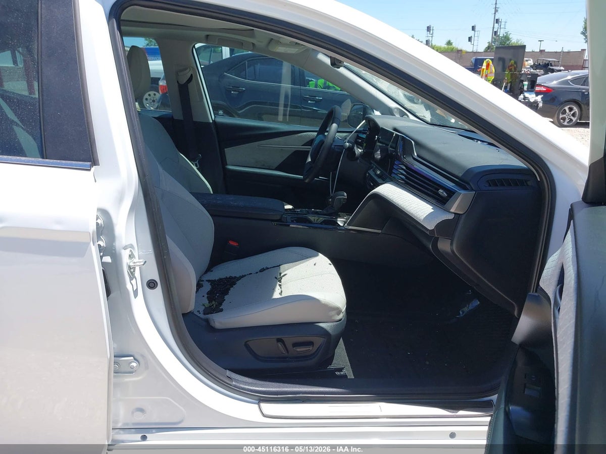 2025 TOYOTA CAMRY XLE — снимка 5