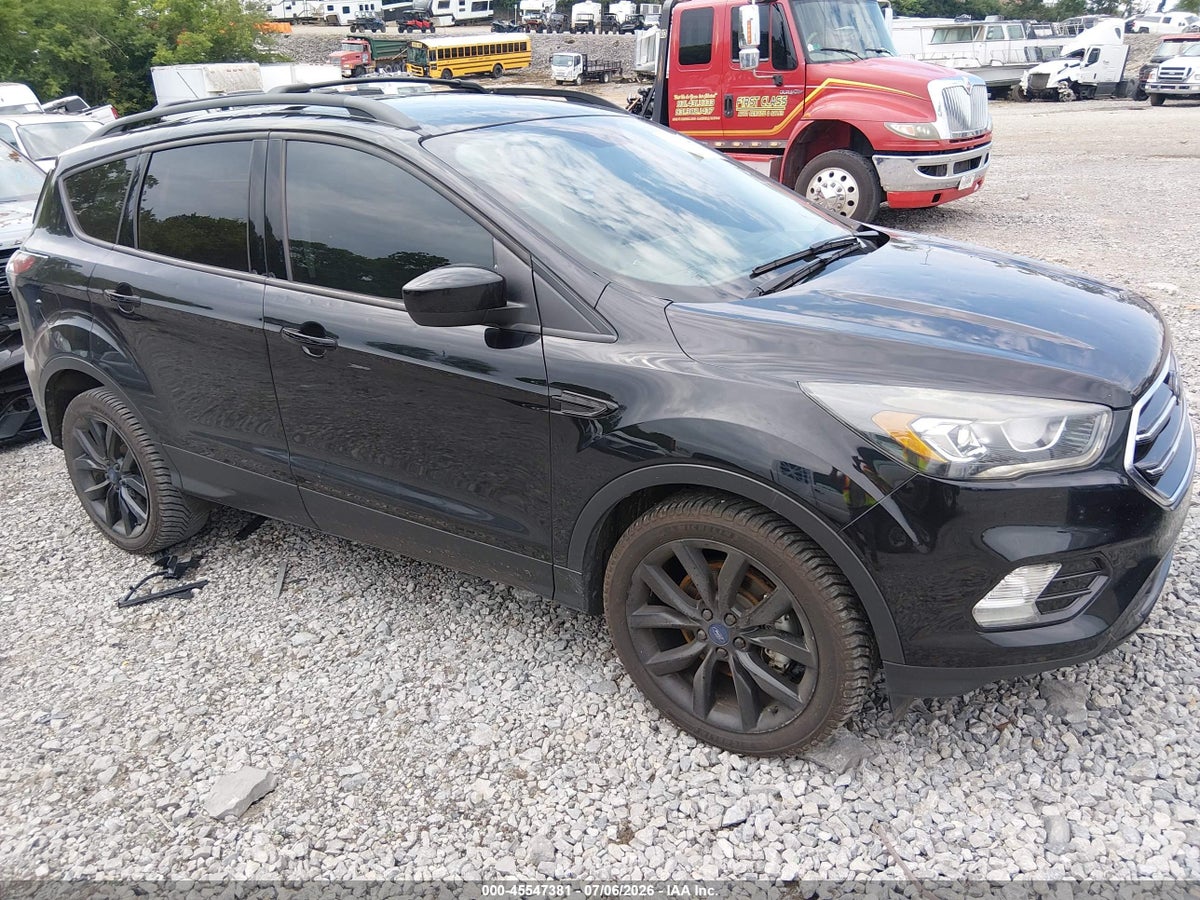2017 FORD ESCAPE SE