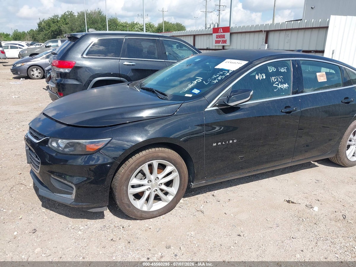 2017 CHEVROLET MALIBU 1LT — снимка 2