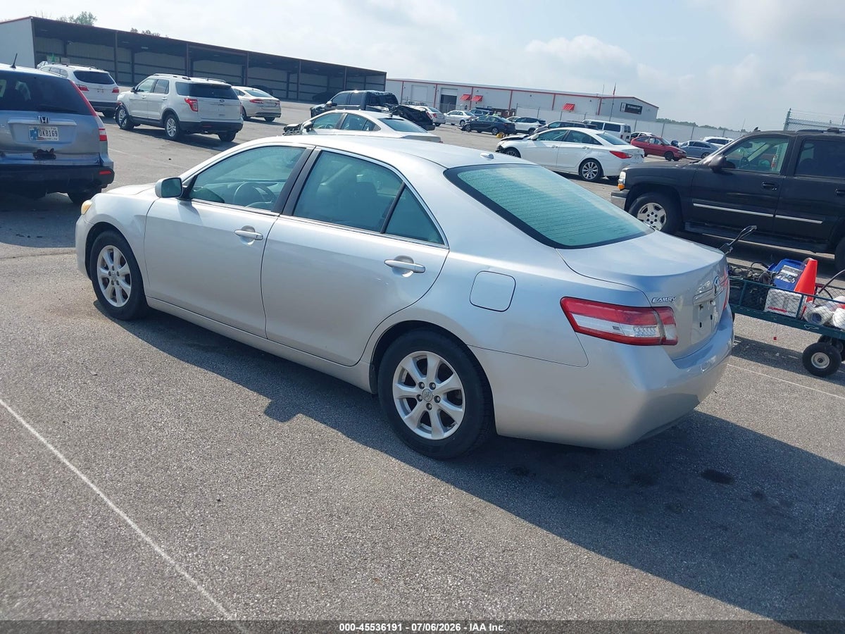 2011 TOYOTA CAMRY LE — снимка 3