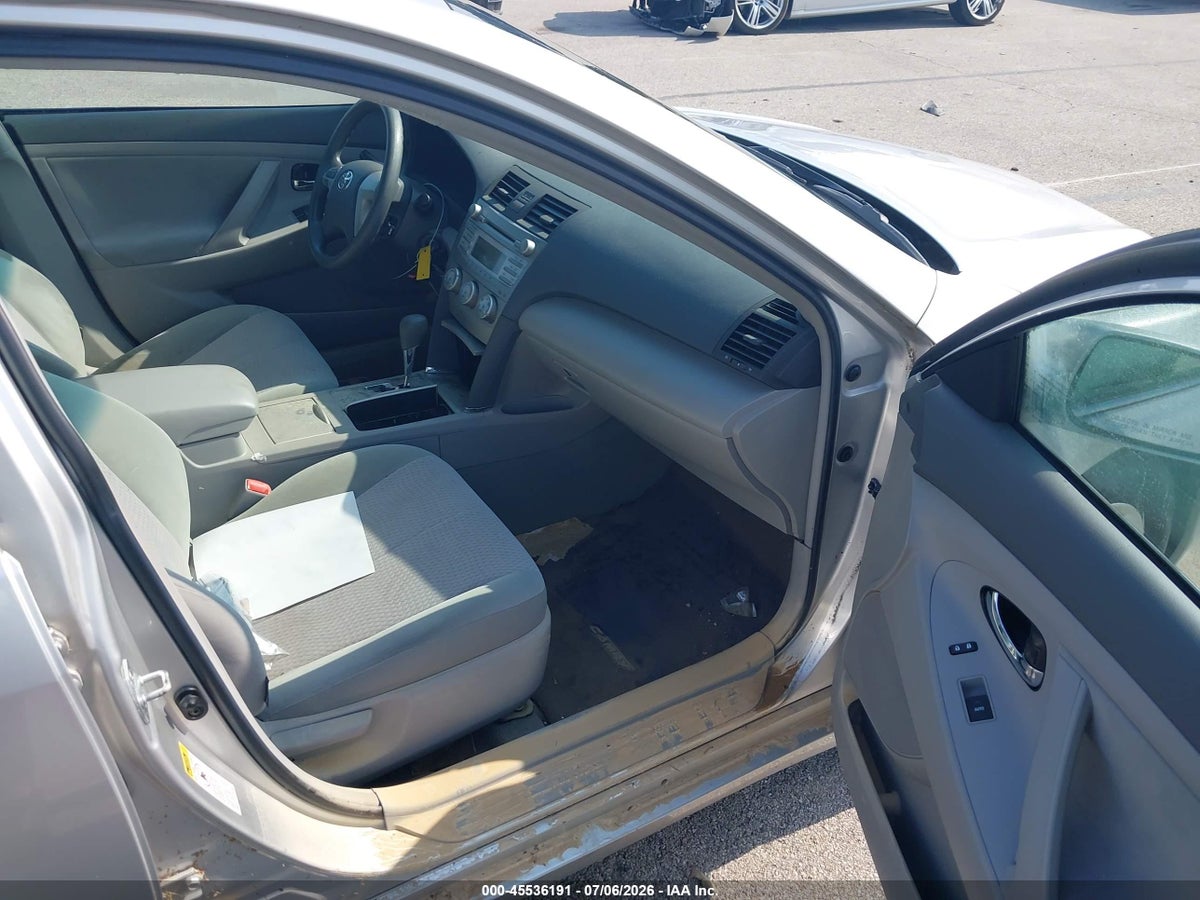 2011 TOYOTA CAMRY LE — снимка 5