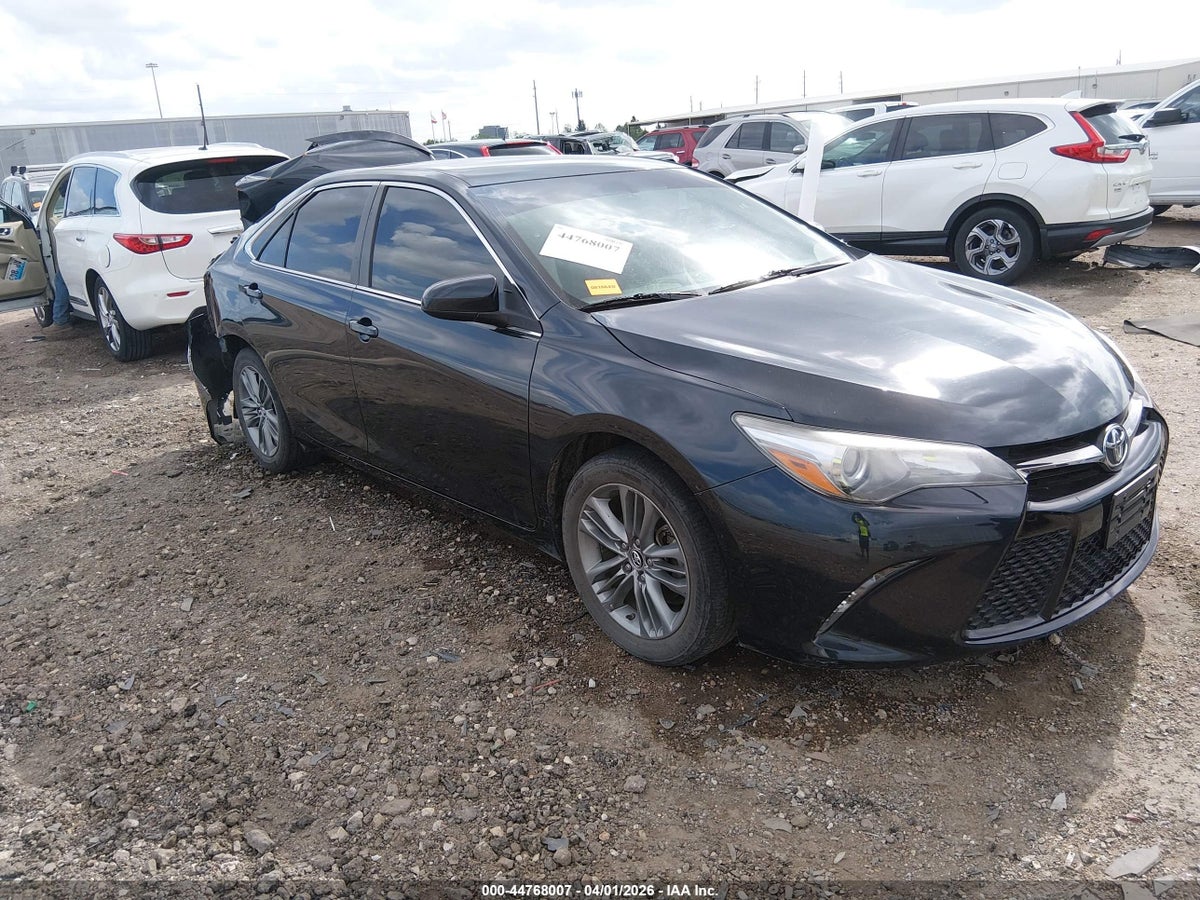 2015 TOYOTA CAMRY SE