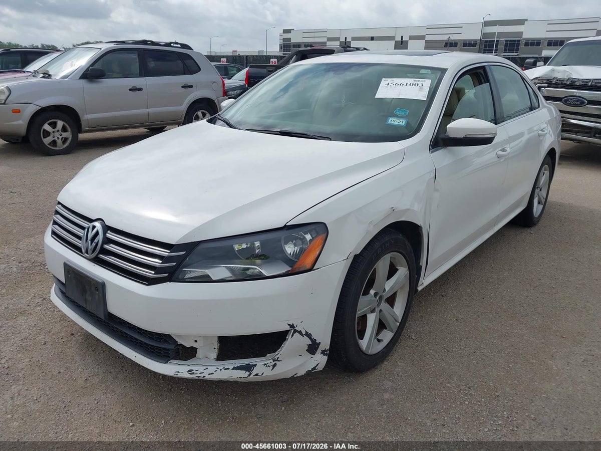 2013 VOLKSWAGEN PASSAT 2.5L SE — снимка 2