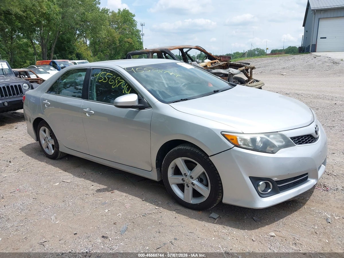 2014 TOYOTA CAMRY SE