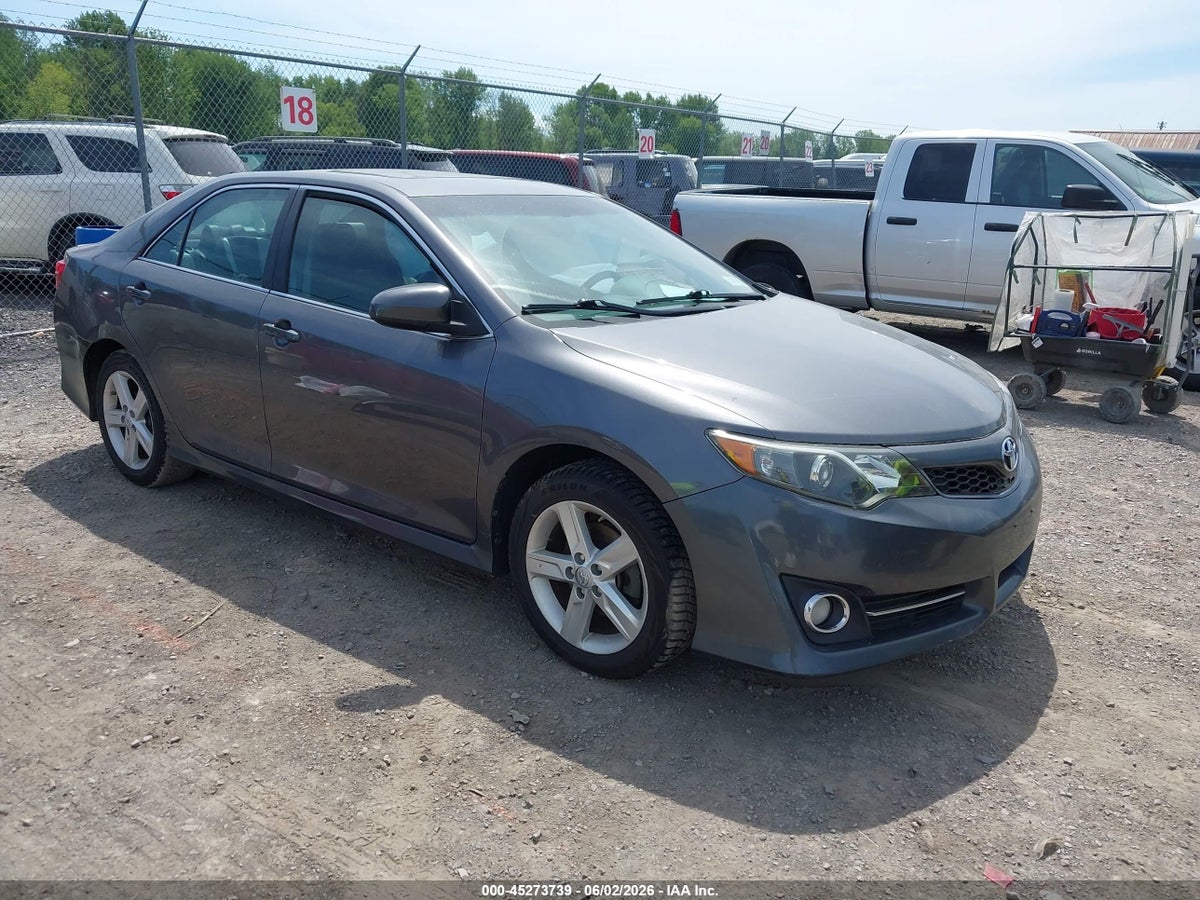 2014 TOYOTA CAMRY SE