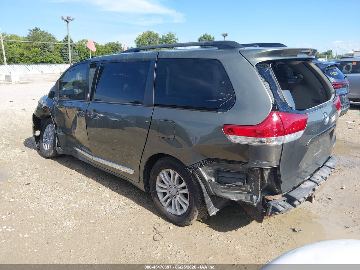 2011 TOYOTA SIENNA XLE V6 — снимка 3