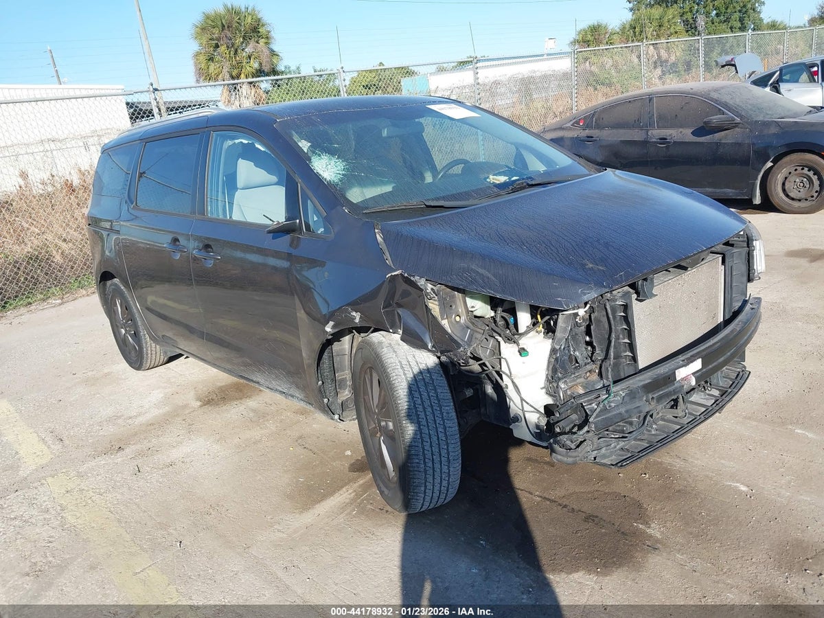 2016 KIA SEDONA LX