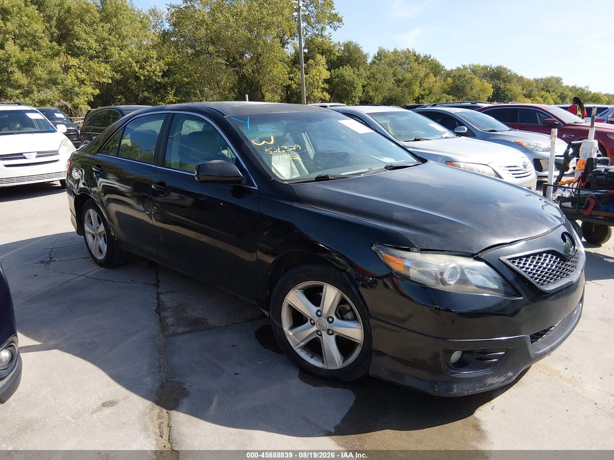 2011 TOYOTA CAMRY SE