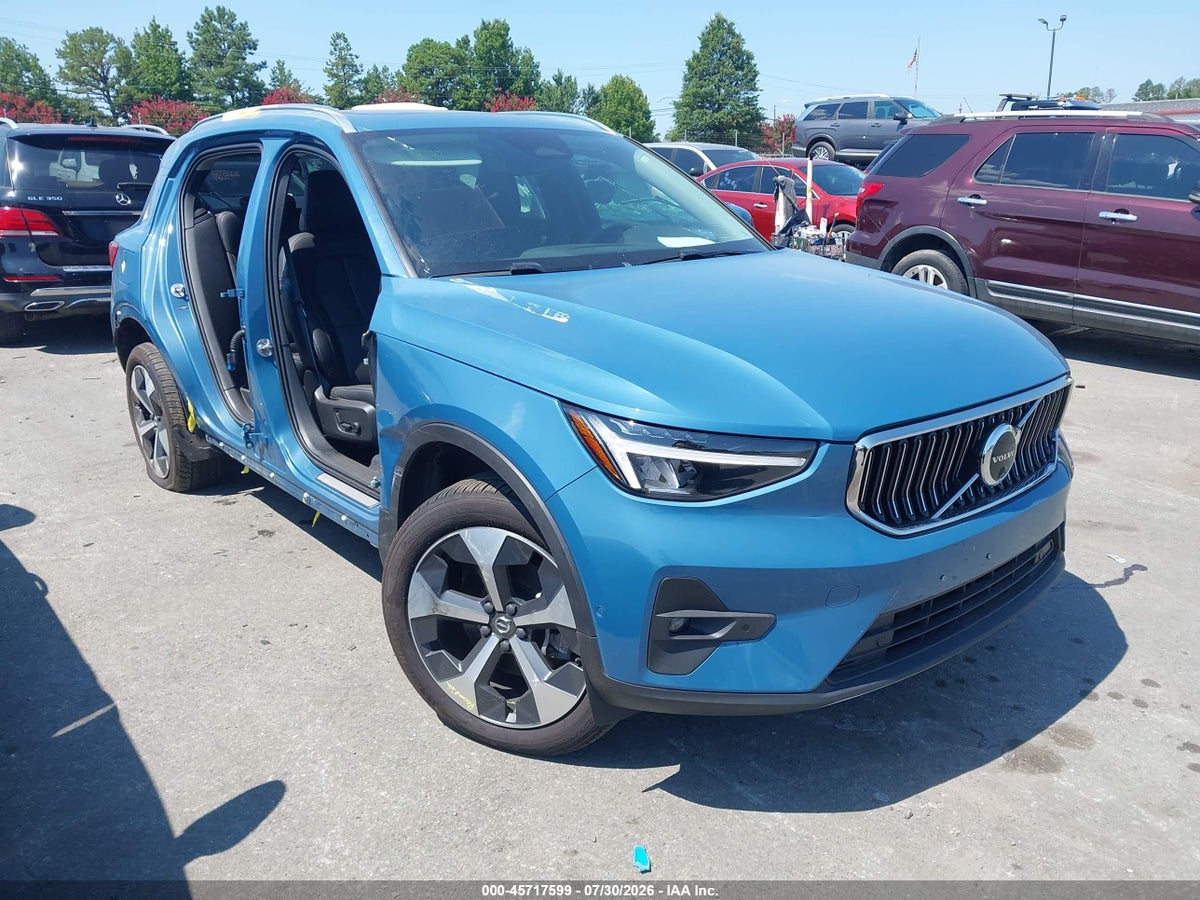 2025 VOLVO XC40 B5 PLUS BRIGHT THEME