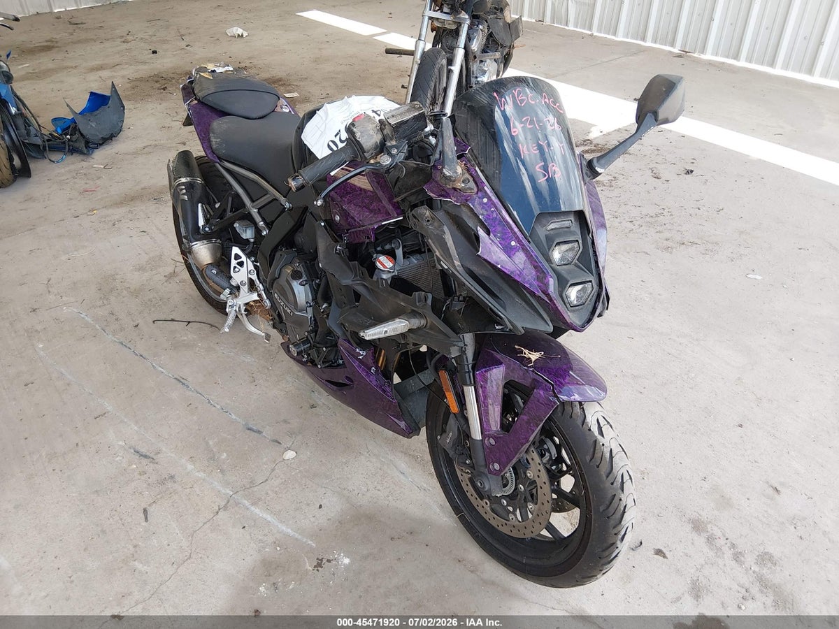 2024 SUZUKI GSX800 F