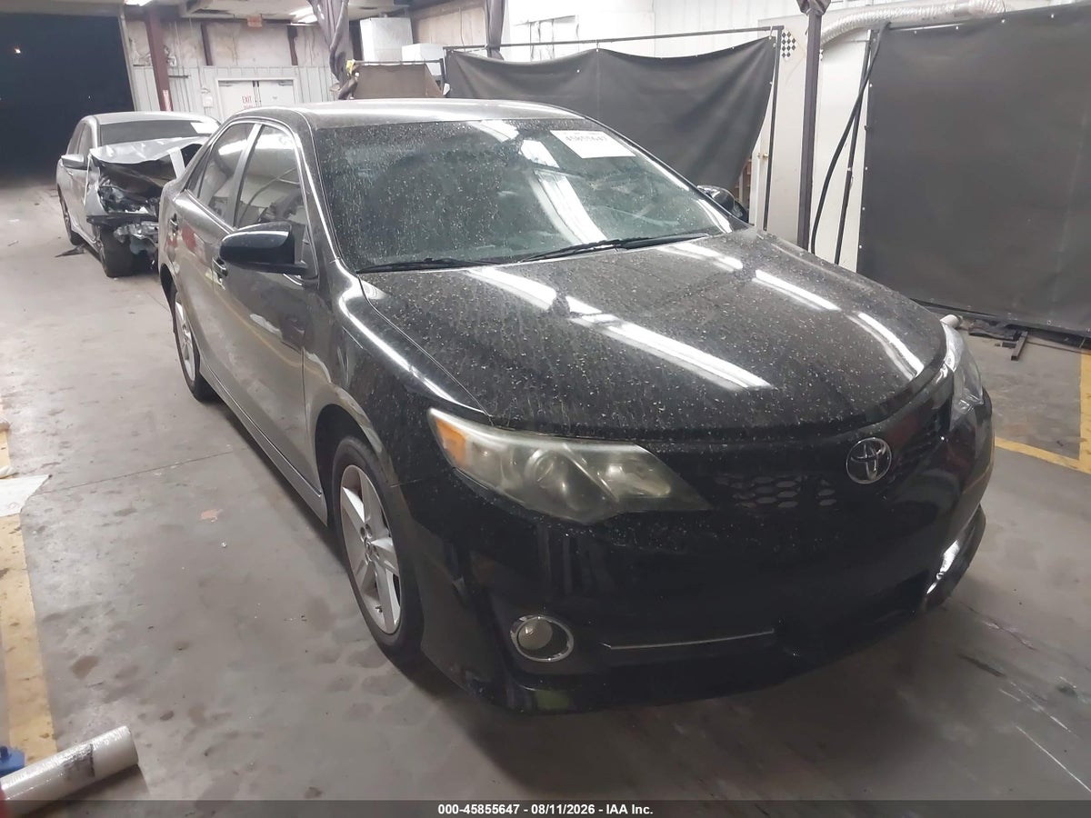 2014 TOYOTA CAMRY SE