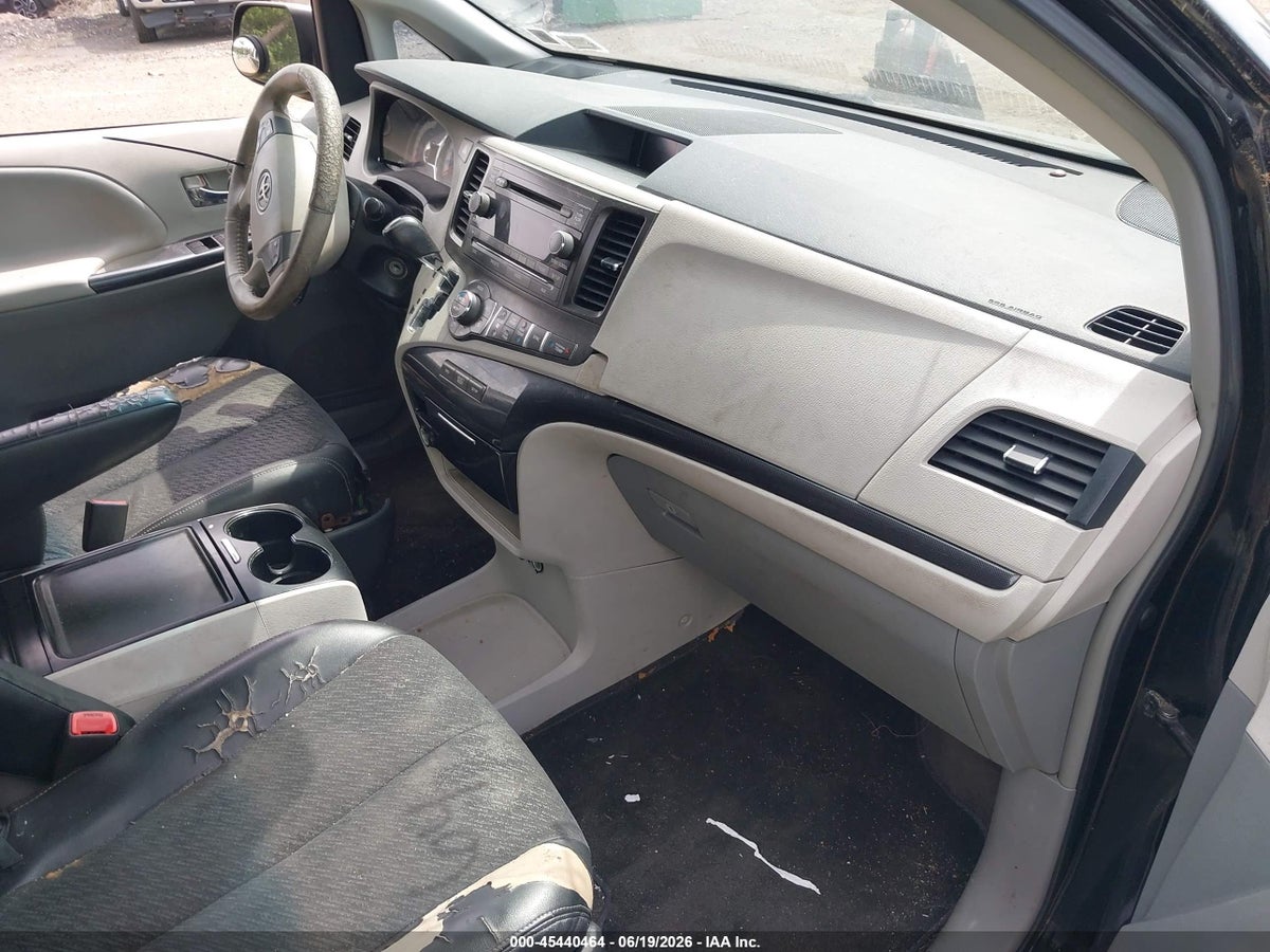 2013 TOYOTA SIENNA SE 8 PASSENGER — снимка 5